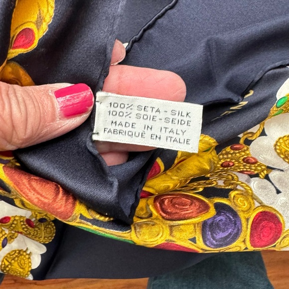 🛑SOLD🛑CHANEL Silk Scarf EUC - Picture 3 of 5